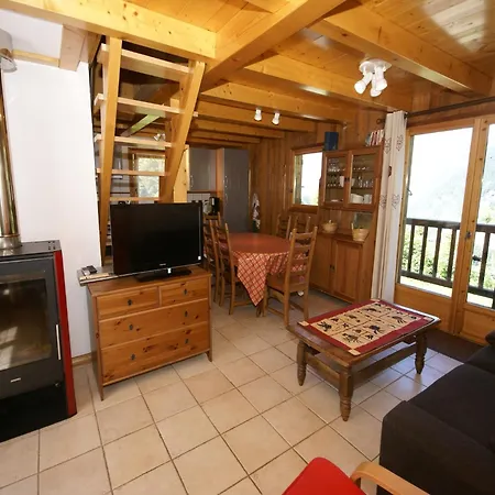 Chalet With Garage *